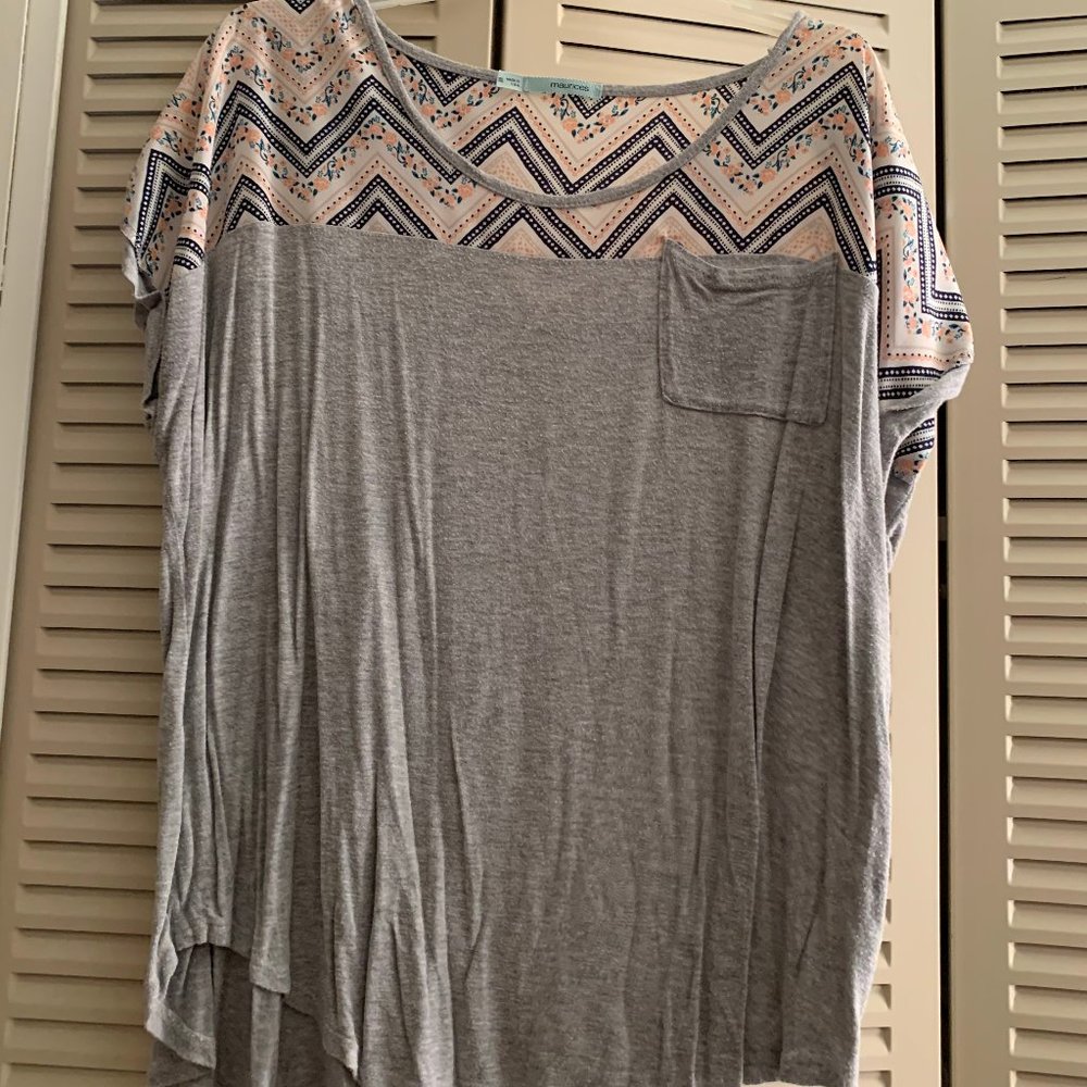 Maurices Short Sleeve Top Grey with Flowers